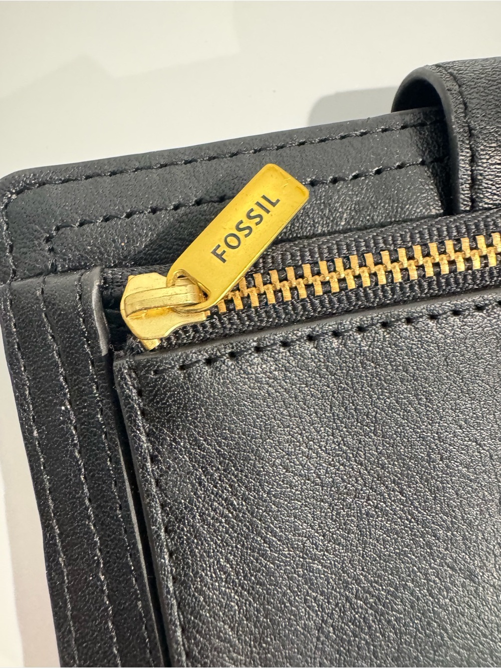Fossil Black Leather RFID Women's Wallet - Picture 4 of 7